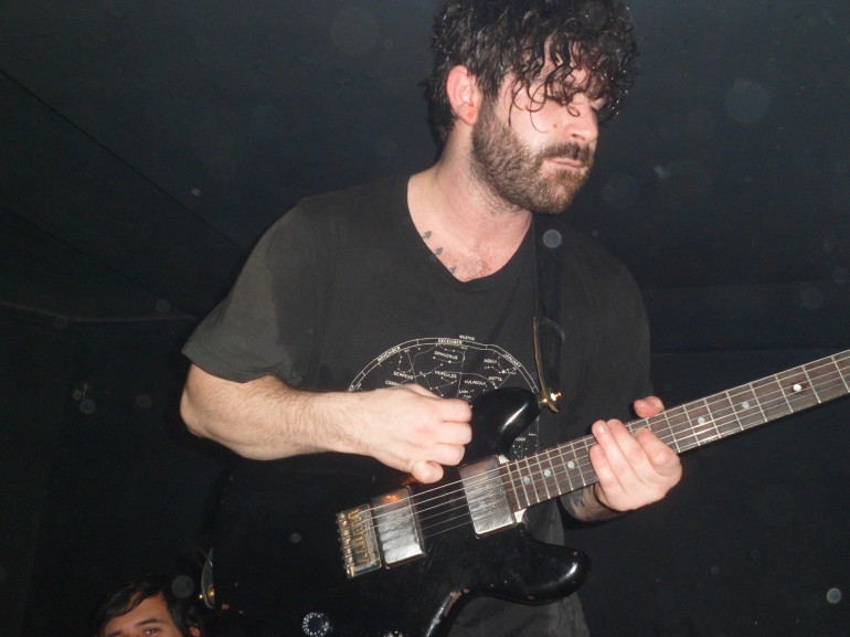 Yannis rompiéndola